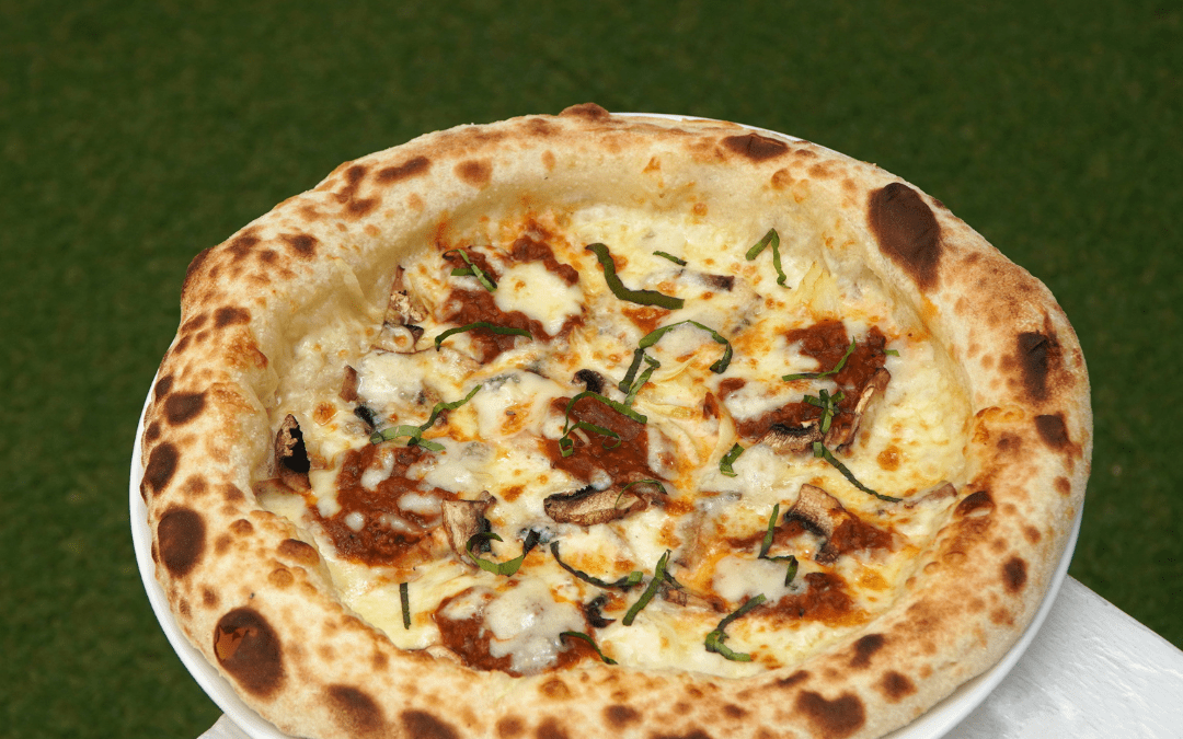 Kelezatan Mewah Pizza dengan ‘White Creamy Sauce’ di Nanamia Pizzeria: Eksplorasi Rasa yang Menggugah Selera